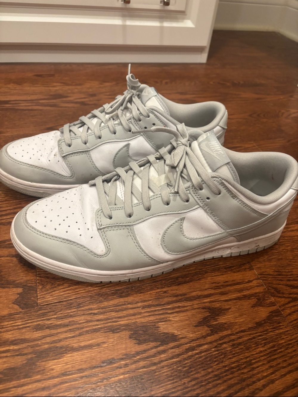 Nike Low-Top Sneakers in White and Light Grey